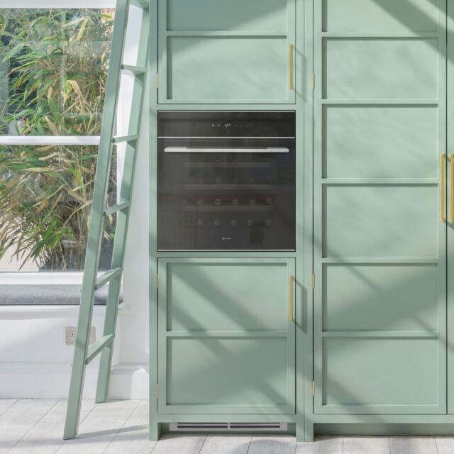 Caple WC6100 Sense, 1 zone, H 600mm, G energy, black glass door, square handle, soft open/close, tou