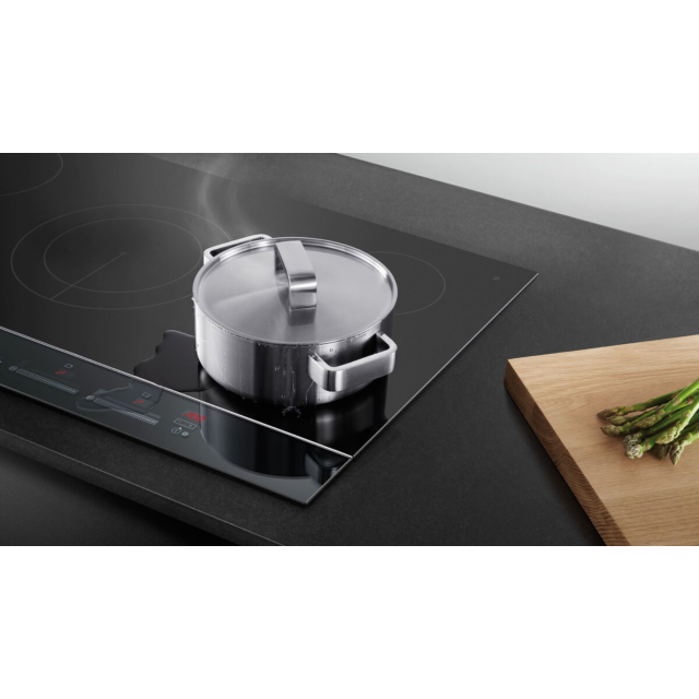 Fisher & Paykel 90cm Induction Hob in Black Glass